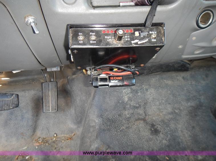 image for item L2409 2003 Ford F250 Super Duty SuperCab pickup truck