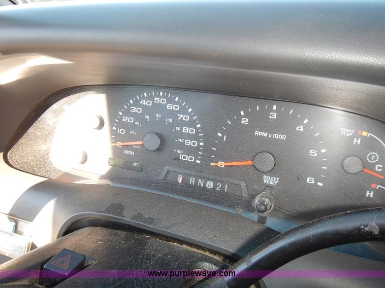 image for item L2409 2003 Ford F250 Super Duty SuperCab pickup truck