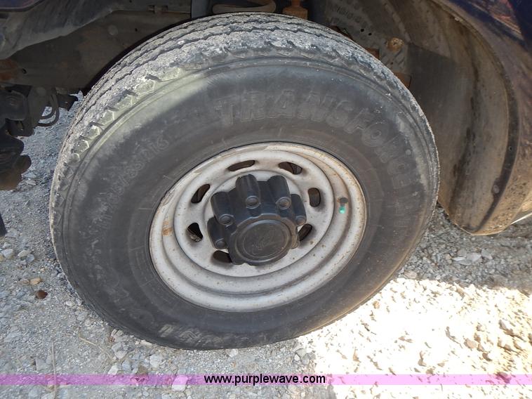 image for item L2409 2003 Ford F250 Super Duty SuperCab pickup truck