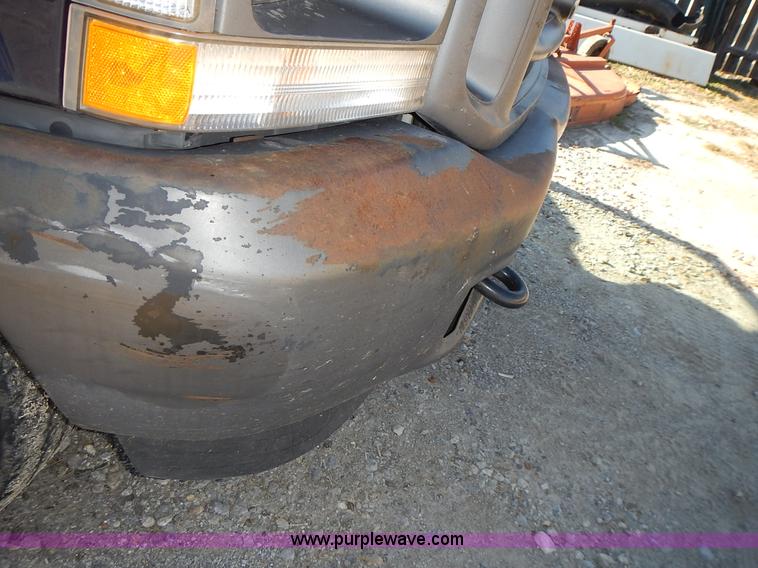 image for item L2409 2003 Ford F250 Super Duty SuperCab pickup truck