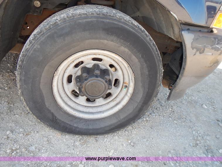 image for item L2409 2003 Ford F250 Super Duty SuperCab pickup truck