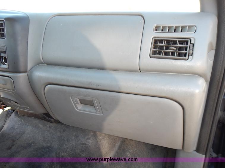 image for item L2409 2003 Ford F250 Super Duty SuperCab pickup truck