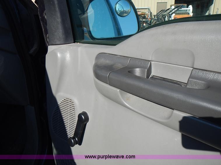 image for item L2409 2003 Ford F250 Super Duty SuperCab pickup truck