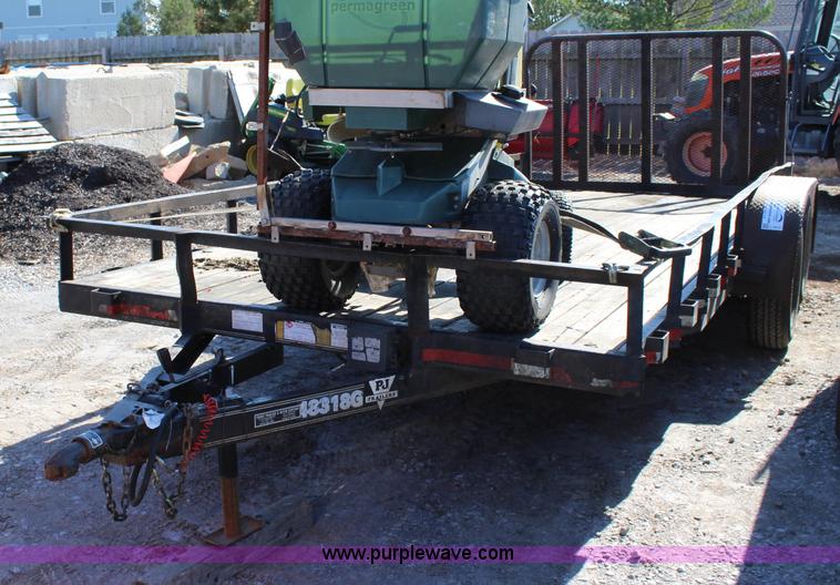 image for item L2413 2004 PJ 48318G utility trailer