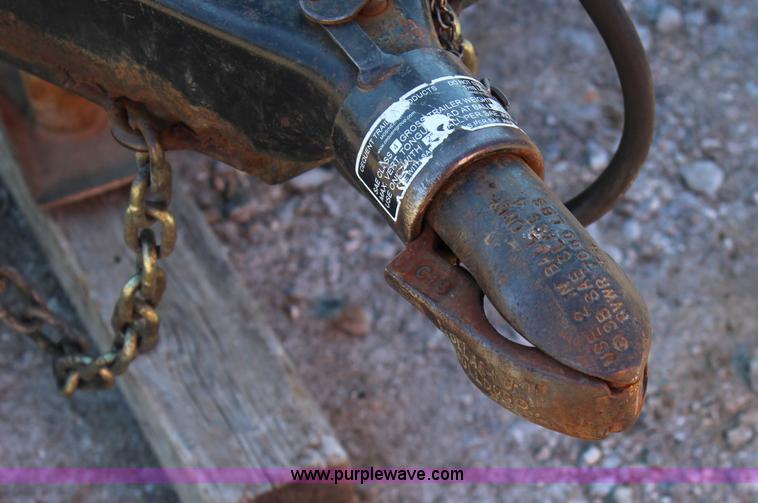 image for item L2413 2004 PJ 48318G utility trailer