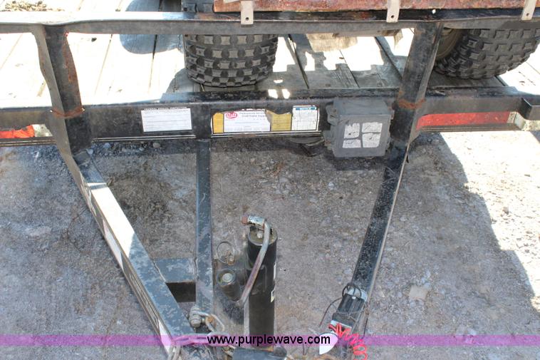 image for item L2413 2004 PJ 48318G utility trailer