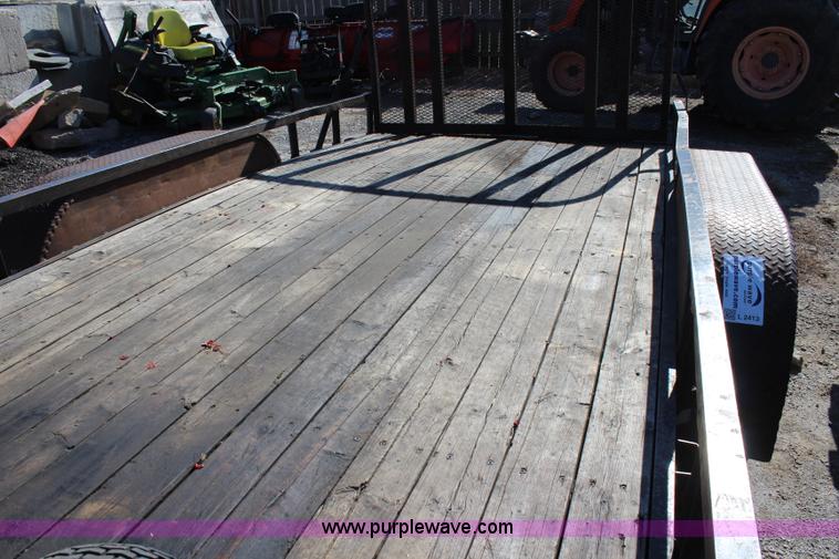 image for item L2413 2004 PJ 48318G utility trailer