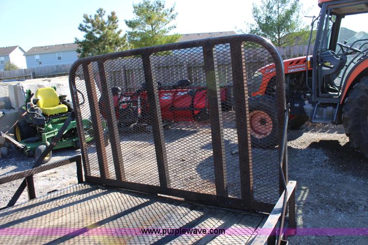 image for item L2413 2004 PJ 48318G utility trailer