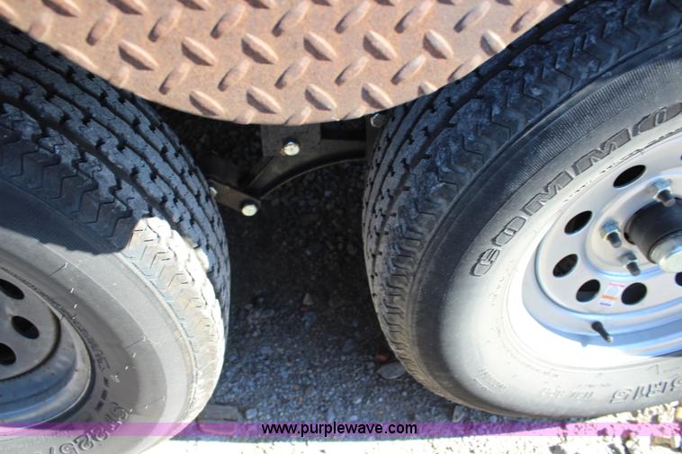 image for item L2413 2004 PJ 48318G utility trailer