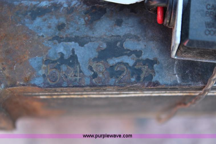 image for item L2413 2004 PJ 48318G utility trailer