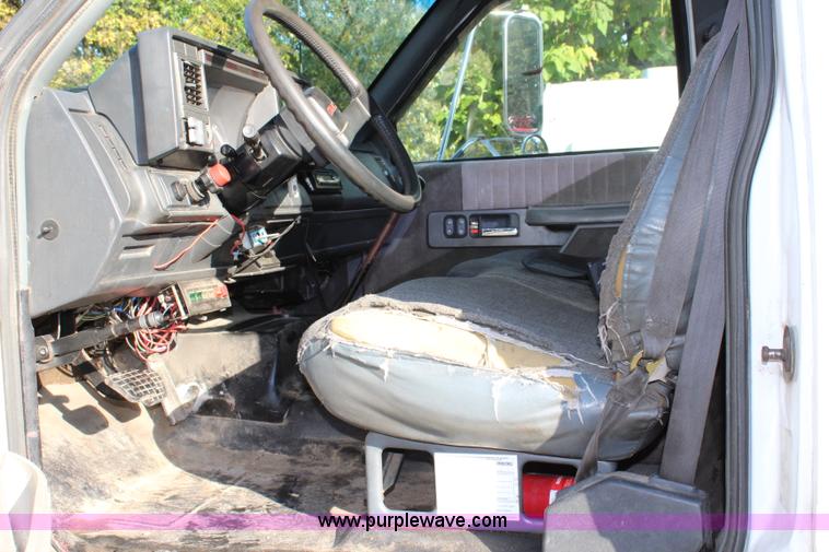 image for item L2433 1997 GMC C6500 rollback truck