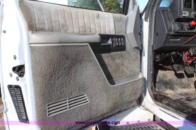 image for item L2433 1997 GMC C6500 rollback truck