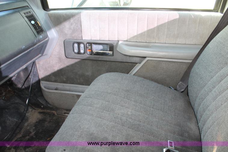 image for item L2433 1997 GMC C6500 rollback truck