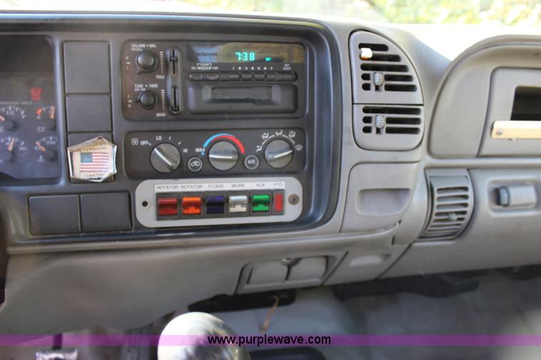 image for item L2434 2000 Chevrolet 3500 HD tow truck