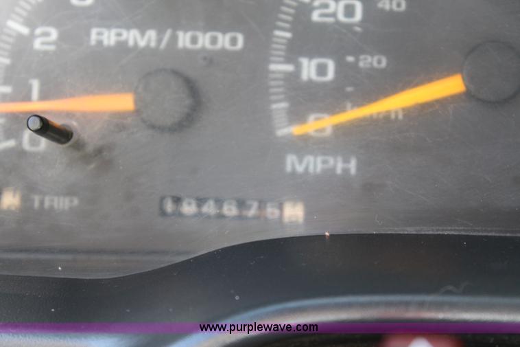 image for item L2434 2000 Chevrolet 3500 HD tow truck