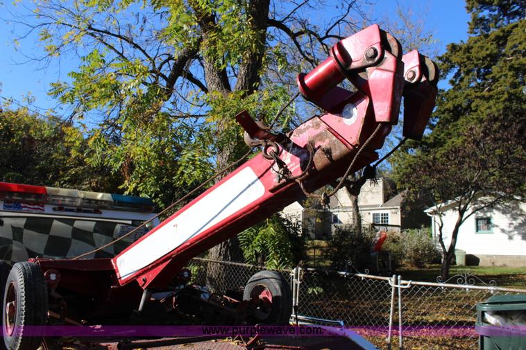 image for item L2434 2000 Chevrolet 3500 HD tow truck