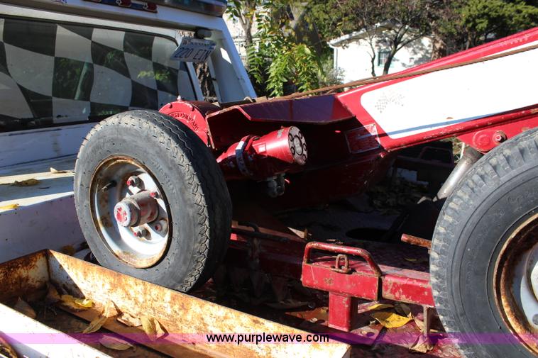 image for item L2434 2000 Chevrolet 3500 HD tow truck