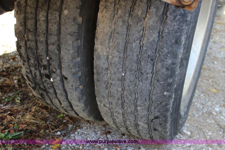 image for item L2434 2000 Chevrolet 3500 HD tow truck