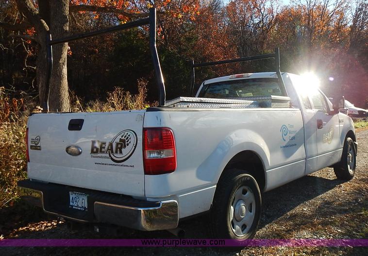image for item L3521 2007 Ford F150 XL pickup truck
