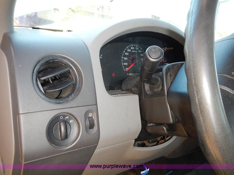 image for item L3521 2007 Ford F150 XL pickup truck