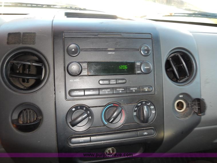 image for item L3521 2007 Ford F150 XL pickup truck