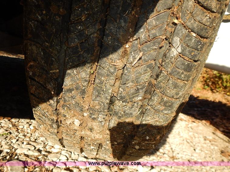 image for item L3521 2007 Ford F150 XL pickup truck