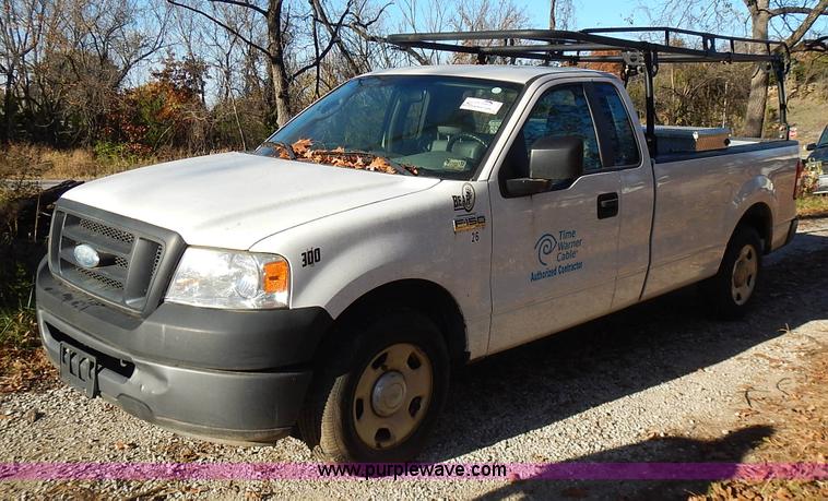 image for item L3522 2007 Ford F150 XL pickup truck