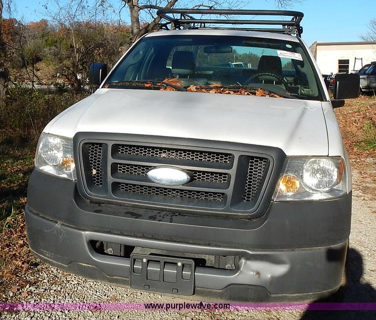 image for item L3522 2007 Ford F150 XL pickup truck