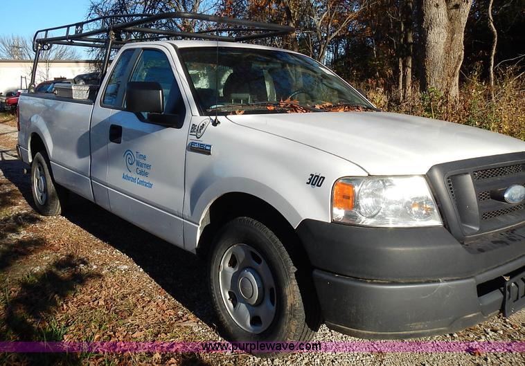 image for item L3522 2007 Ford F150 XL pickup truck