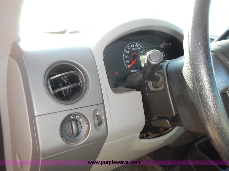 image for item L3522 2007 Ford F150 XL pickup truck