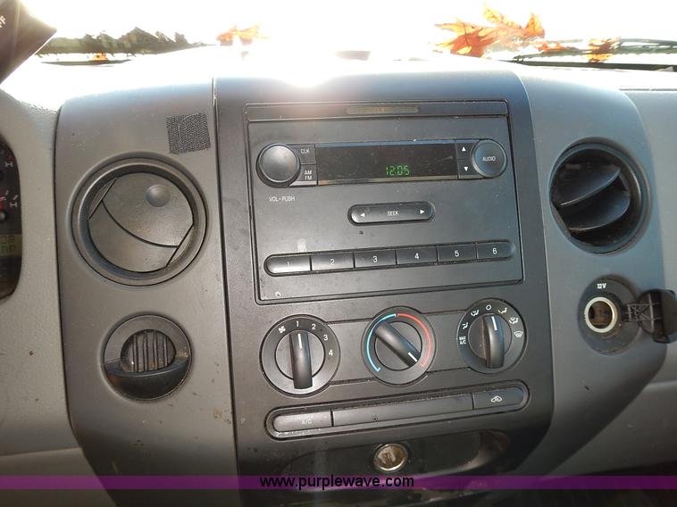 image for item L3522 2007 Ford F150 XL pickup truck