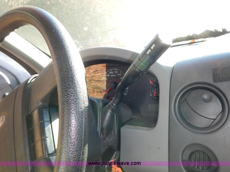 image for item L3522 2007 Ford F150 XL pickup truck