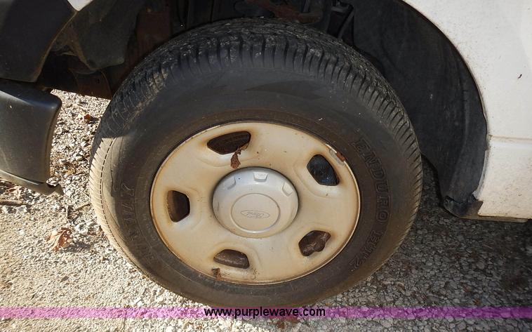 image for item L3522 2007 Ford F150 XL pickup truck