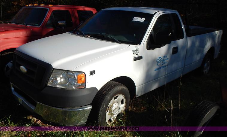 image for item L3523 2007 Ford F150 XL pickup truck