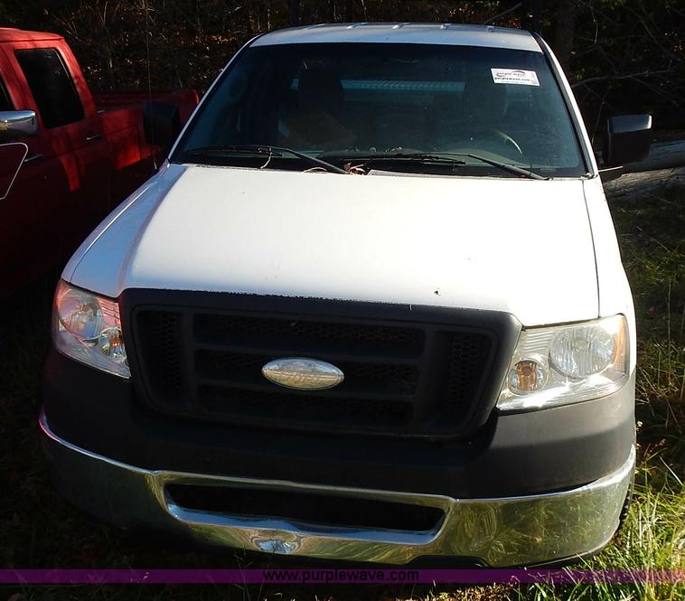 image for item L3523 2007 Ford F150 XL pickup truck