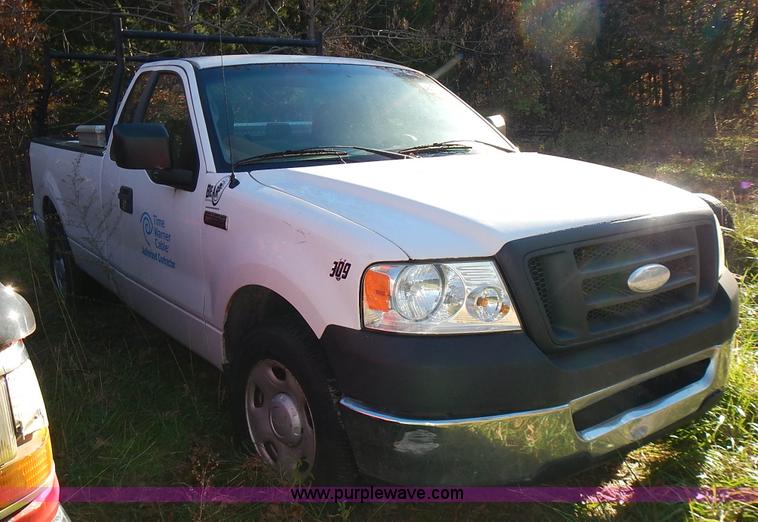 image for item L3523 2007 Ford F150 XL pickup truck