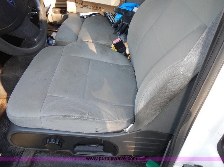 image for item L3523 2007 Ford F150 XL pickup truck