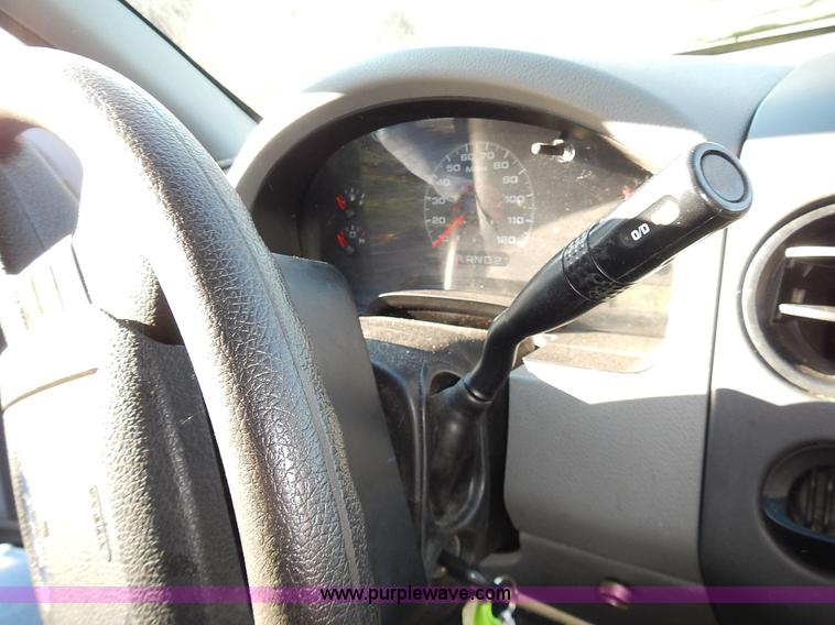 image for item L3523 2007 Ford F150 XL pickup truck