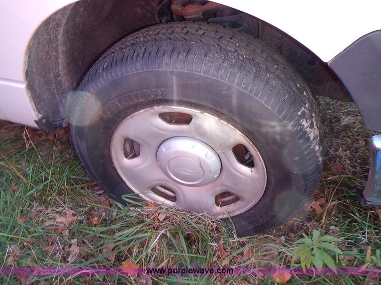 image for item L3523 2007 Ford F150 XL pickup truck