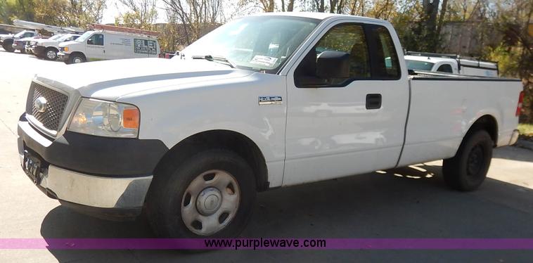 image for item L3536 2005 Ford F150 XL pickup truck