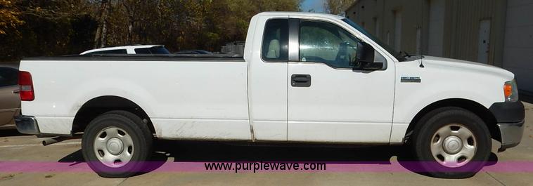 image for item L3536 2005 Ford F150 XL pickup truck
