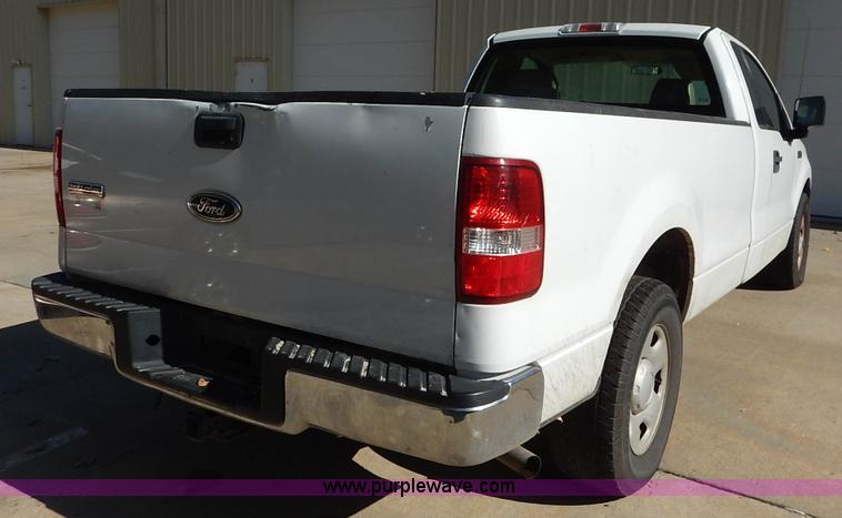 image for item L3536 2005 Ford F150 XL pickup truck