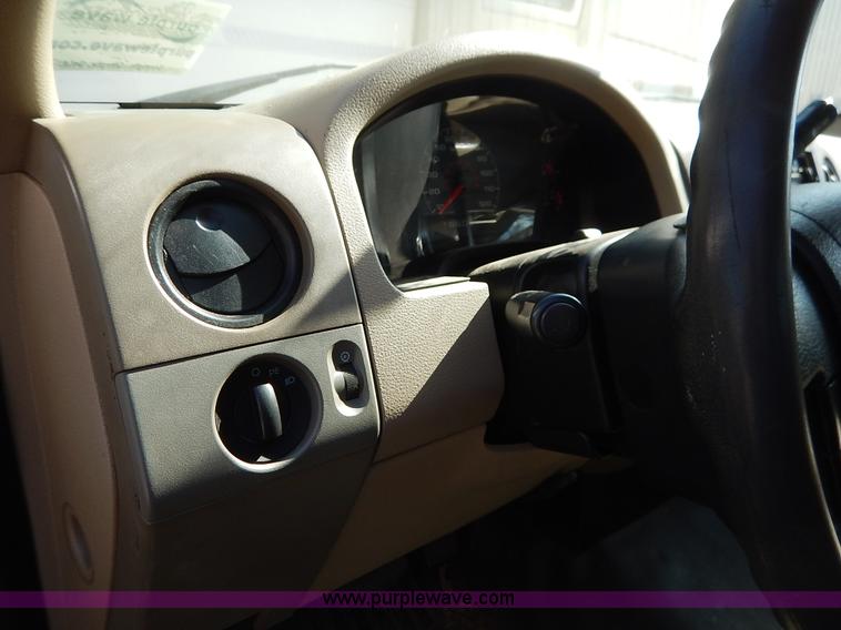 image for item L3536 2005 Ford F150 XL pickup truck