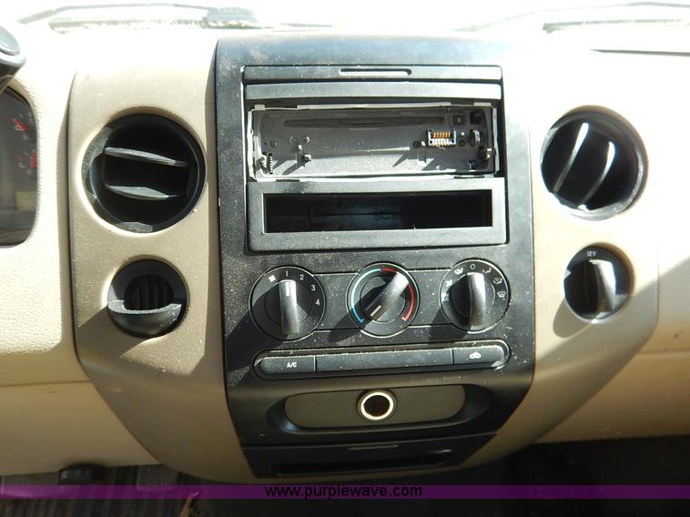 image for item L3536 2005 Ford F150 XL pickup truck