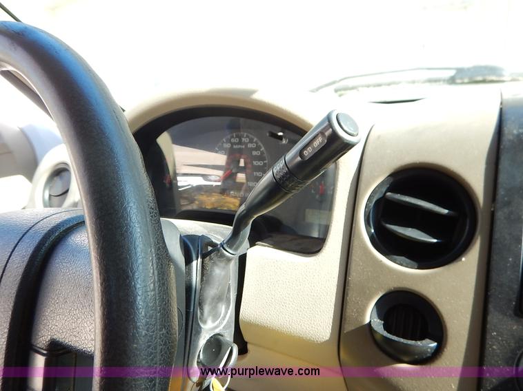 image for item L3536 2005 Ford F150 XL pickup truck