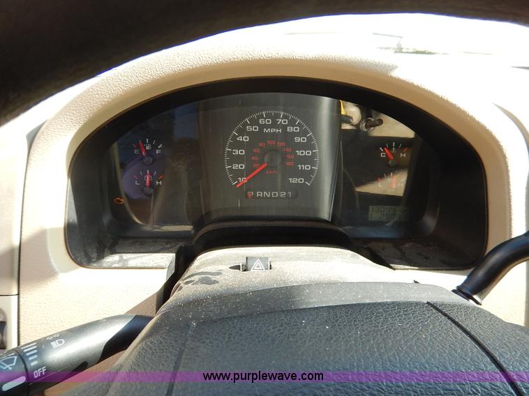 image for item L3536 2005 Ford F150 XL pickup truck