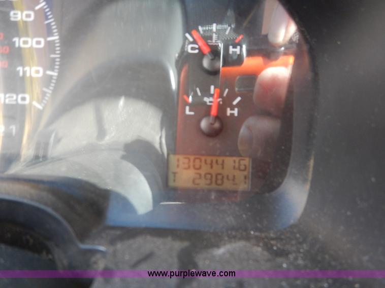 image for item L3536 2005 Ford F150 XL pickup truck