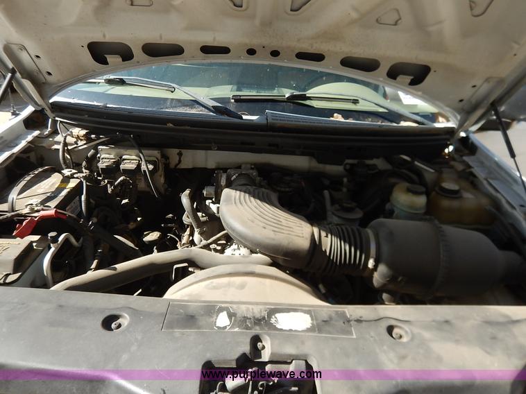 image for item L3536 2005 Ford F150 XL pickup truck