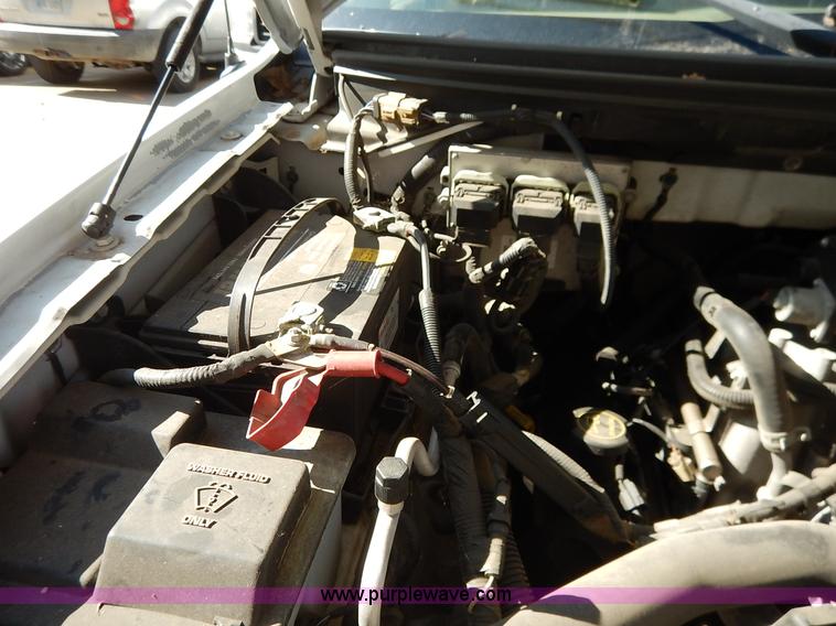 image for item L3536 2005 Ford F150 XL pickup truck