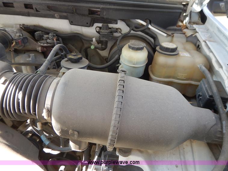 image for item L3536 2005 Ford F150 XL pickup truck